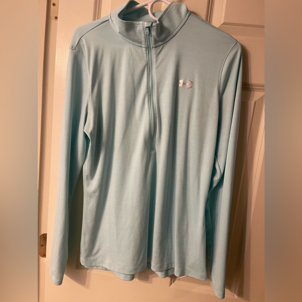 I’m selling because this don’t not fit me anymore but it’s in great condition!